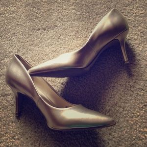 Alfani gold pumps